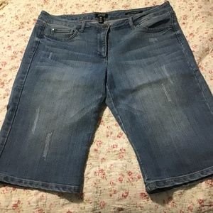 Jones New York stretch denim Bermuda shorts size 12